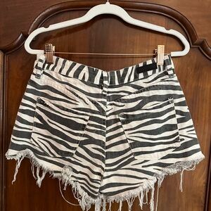 Blank NYC Zebra striped cut off shorts, size 27